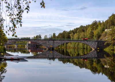 7.Edle Erøy - Åmfoss bru speglar seg i vatnet (10 poeng)